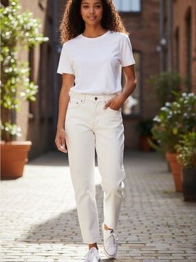 ZARA women's White High-Rise Straight Leg Jeans size 31